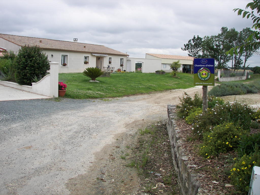 Chambre D'Hotes Les Ormeaux Saint-Georges-des-Côteaux Εξωτερικό φωτογραφία