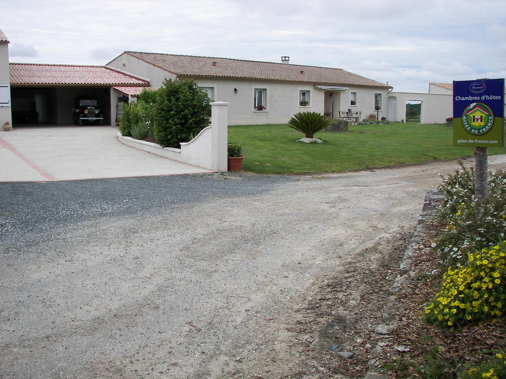 Chambre D'Hotes Les Ormeaux Saint-Georges-des-Côteaux Εξωτερικό φωτογραφία